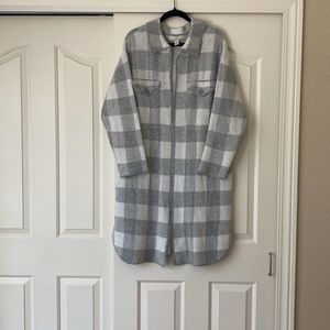 Women’s, schacket, sweater jacket, buffalo plaid, size large, pockets, white,